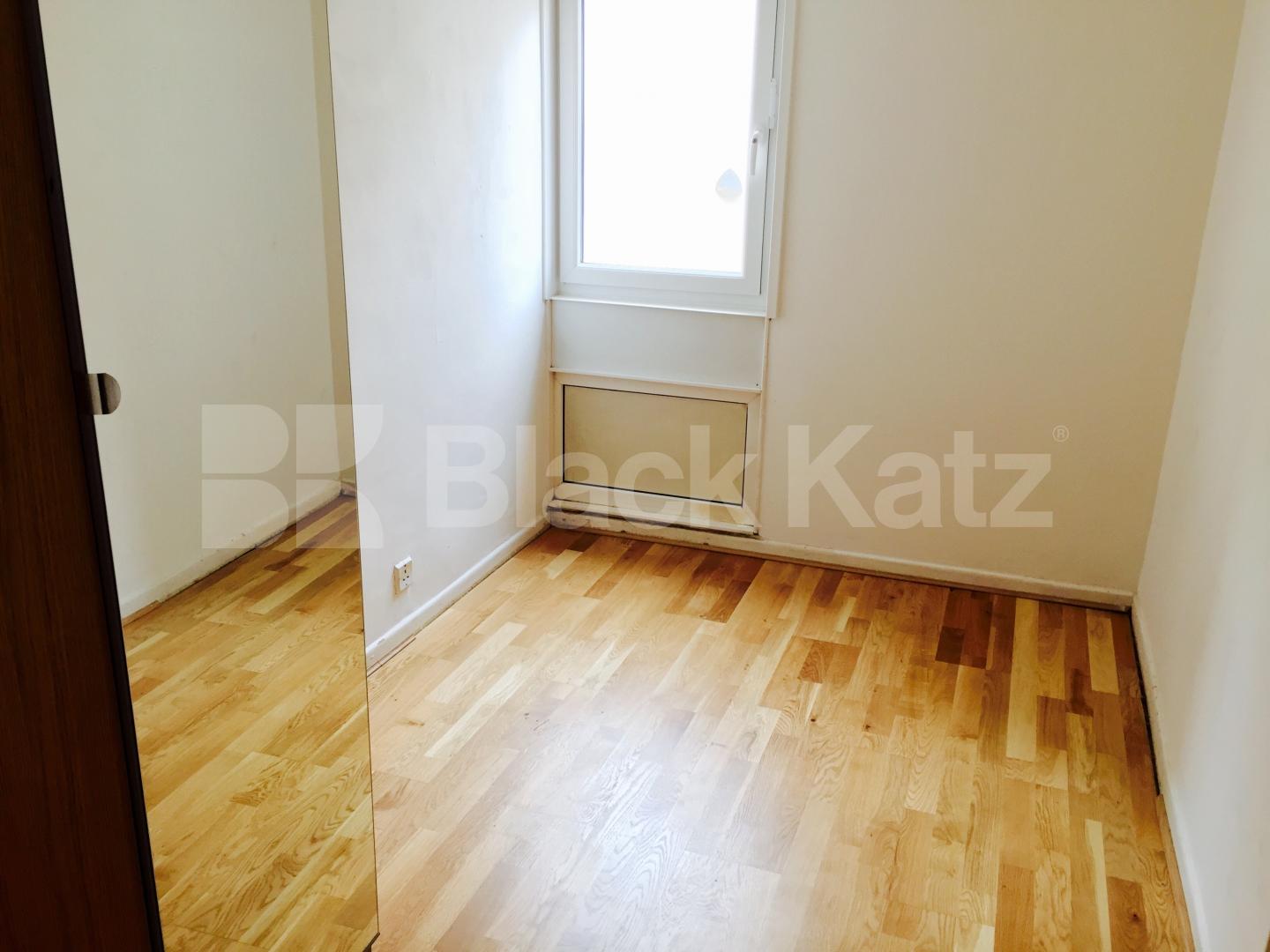 			UNDER OFFER, 3 Bedroom, 1 bath, 1 reception Flat			 Victoria Rise, Clapham Common